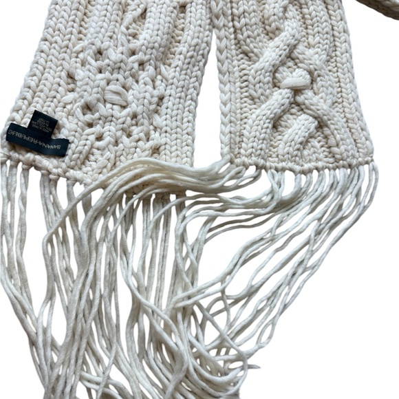 Banana republic, Elegant Cream Knit Scarf - Picture 2 of 9